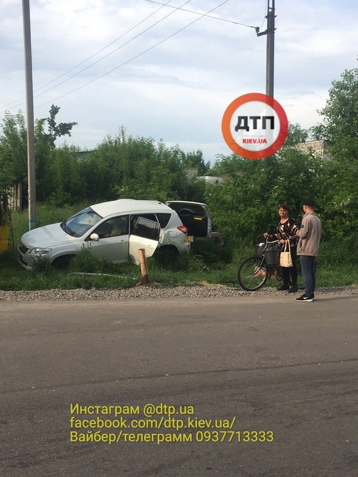 На Бориспільщині розбився автобус з пасажирами, фото-2 На Бориспільщині розбився автобус з пасажирами, фото-2