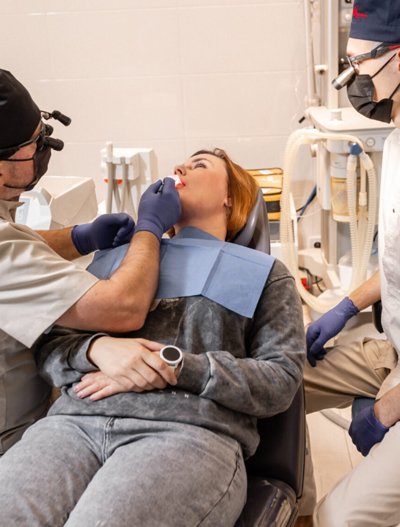 відбілювання зубів